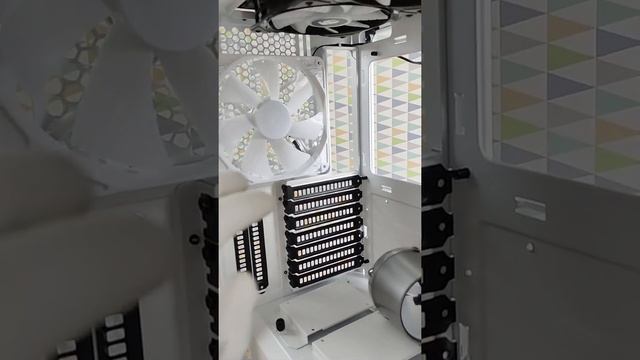 В корпусах CoolerMaster продумано все до мелочей смотреть онлайн