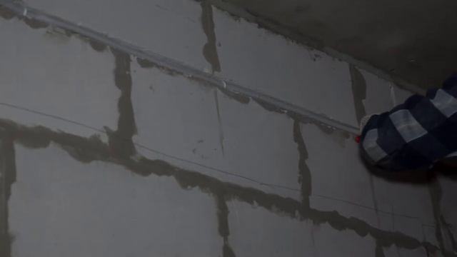 Укладка и крепление провода в штробе смотреть онлайн