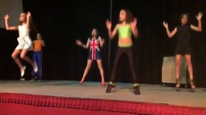 Chiki Dance bailando Spice Girls “Wannabe “.