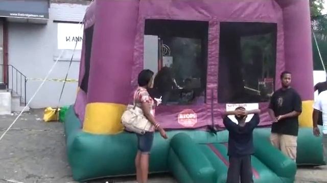 Dino Moon Bounce 16'x16' смотреть онлайн