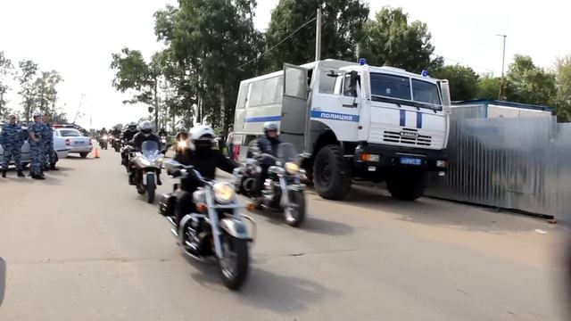 Тысяча байкеров едет на рынок в Сергиевом Посаде