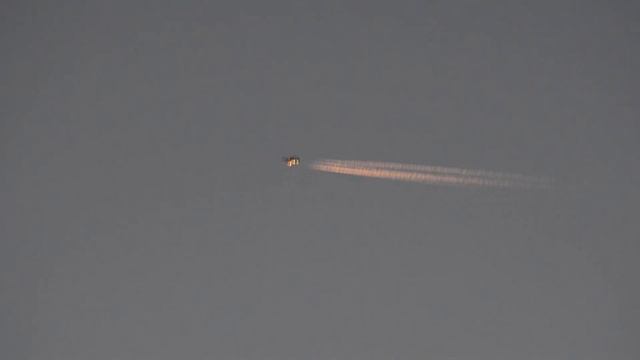 Airbus 380 in my Nikon D5100 zoom at 28 km away. смотреть онлайн