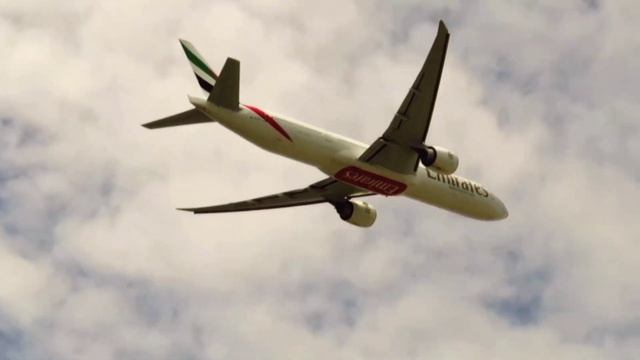 Emirates Airline Boeing 777-300ER Chennai To Dubai Takeoff Runway 25 Closeupshot ? #chennaiairport