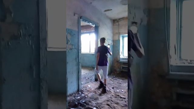 забрались не пойми куда и нашли заброшку смотреть онлайн