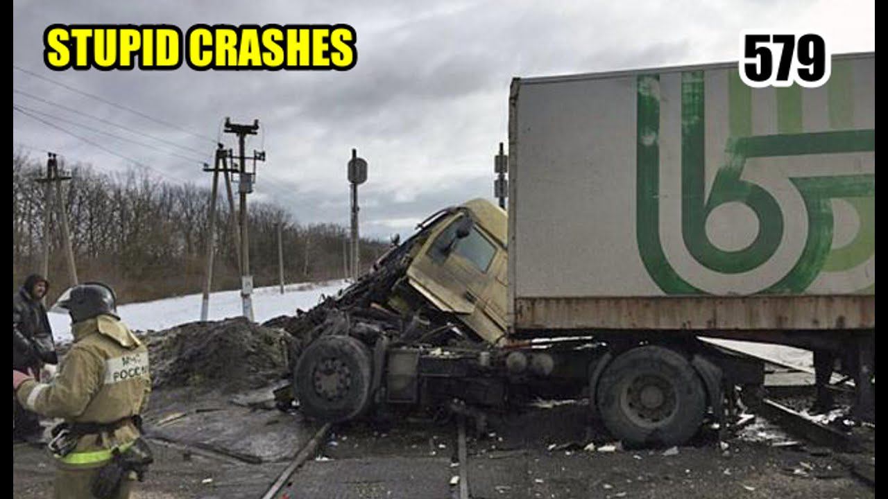 Stupid driving mistakes 579 (March 2021 English subtitles) смотреть онлайн