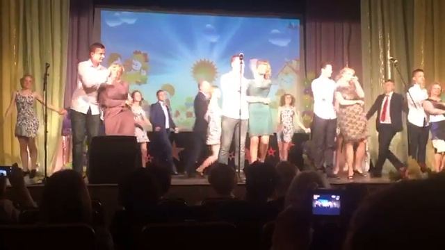 Танец на выпускной у дочери 2017! смотреть онлайн