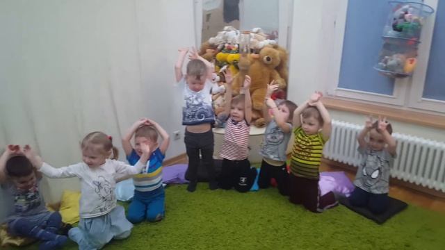 Разминка перед занятием, мини садик "Дети-Initio", 15 мая 2017 смотреть онлайн