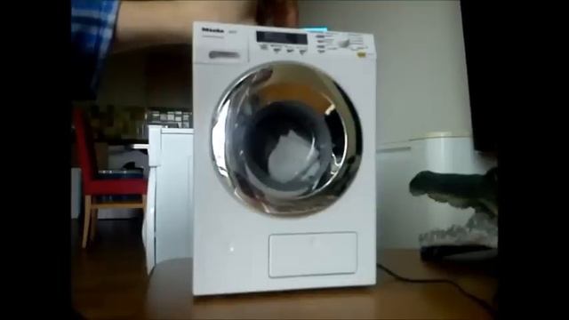my miele W1 toy washing machine (modified) full wash cycle and final spin. смотреть онлайн