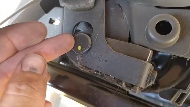 Как снять передние сиденье Chevrolet Cobalt смотреть онлайн