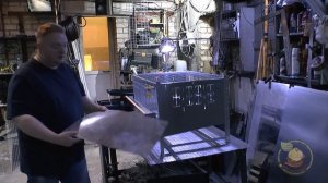 Пластиковые поддоны //поддоны в клетки