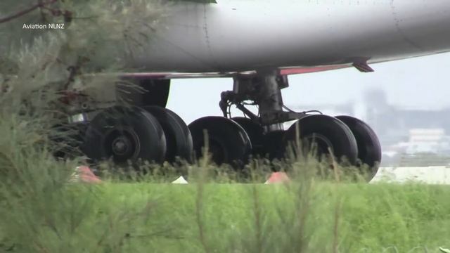 Virgin Australia ► Airbus A330-200 ► Close-up Taxi & Takeoff ✈ Sydney Airport смотреть онлайн