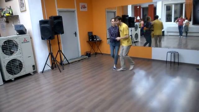 LINDY HOP Beginners Aksenov Sergey & Sidorova Olga 2015.03.27 (Переход с триплстепов на чарльстон) смотреть онлайн