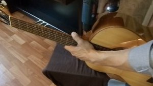 Как установить  ремень на классическую гитару.