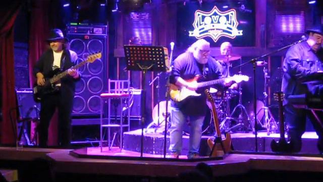 SYMMORIA TOU HILTON LIVE IN ATHENS-ΣΥΜΜΟΡΙΑ ΤΟΥ ΧΙΛΤΟΝ- VENUS (SHOCKING BLUE) Robbie van Leeuwen смотреть онлайн