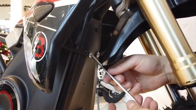Снятие переднего бокового пластика BUTCH X1 X2 front side cover takeoff removing смотреть онлайн