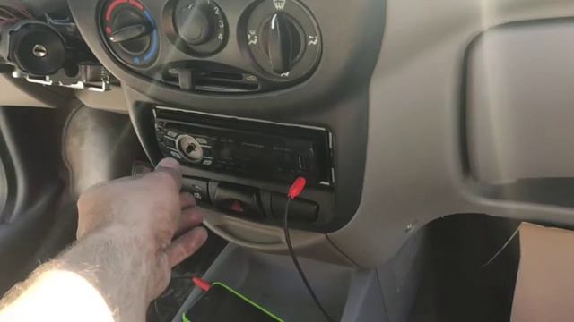 Замена штатной акустики на DL Audio Raven 165 на Lada Kalina смотреть онлайн