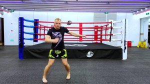 Бэк Кик в кикбоксинге. САМЫЙ МОЩНЫЙ УДАР НОГОЙ. Как бить бэк кик удар с разворота ногой