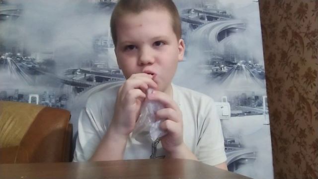 я хлопаю шарики из пакета?️ смотреть онлайн