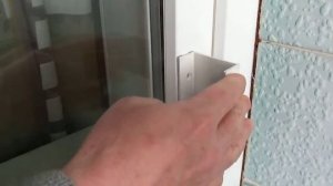 установка кронштейнов для наружных жалюзи