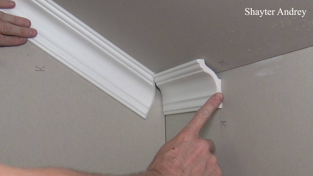 Как пройти сложный угол потолочным плинтусом. смотреть онлайн