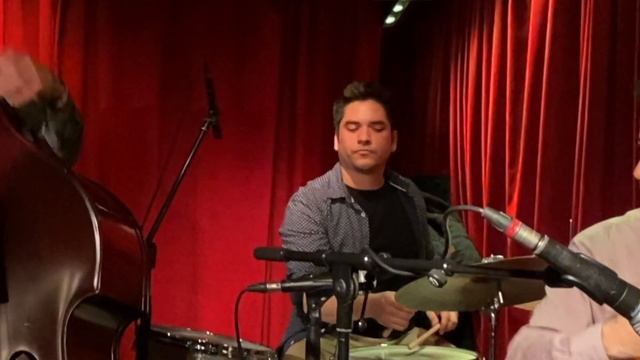 BINGYOL (ARMENIAN FOLK SONG) - OMBRA & GIULIA CAMPANA LIVE AT MILANO JAZZ CLUB BCN.