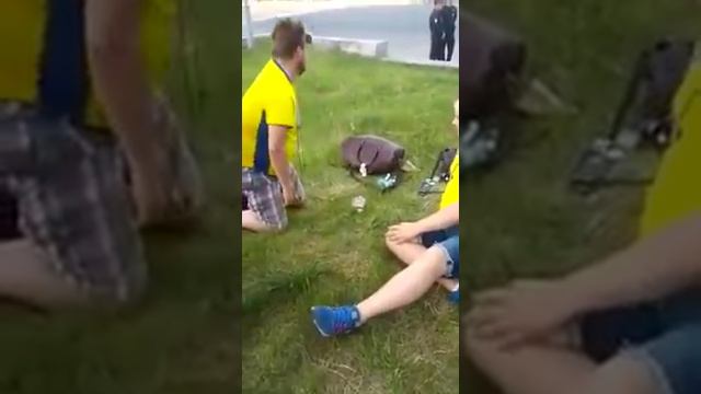 Пьяные шведы спят на газоне в Нижнем Новгороде смотреть онлайн