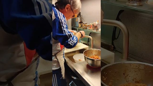 Фаршированная рыба, впервые форель... 2часть. смотреть онлайн