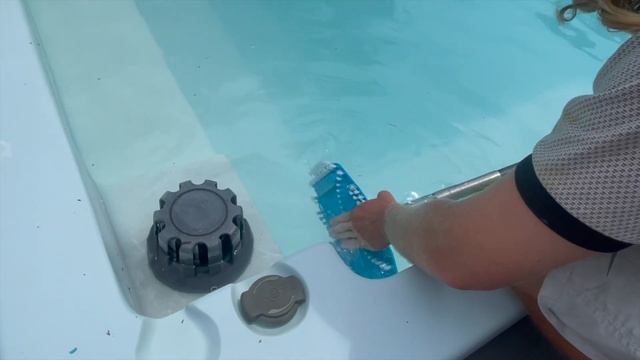 How To Vacuum A Pool WITHOUT A PUMP смотреть онлайн