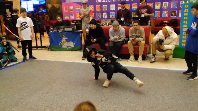 отбор 11-13 bboy Kerikbro vs D-key vs Мэтью vs Спайк - брейкданс чемпионат г.Одинцово смотреть онлайн