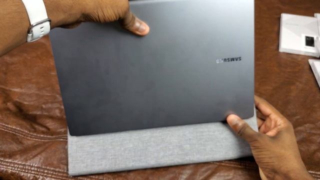 Official Samsung Pouch for Galaxy Book S | Unboxing & First Look | Is It Worth $80!? смотреть онлайн