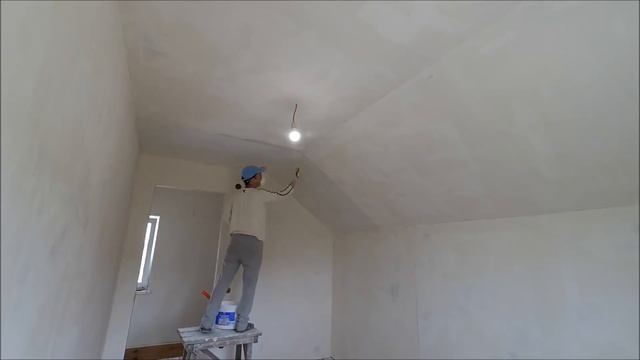 Как клеить стеклохолст под покраску на потолок и на стены смотреть онлайн