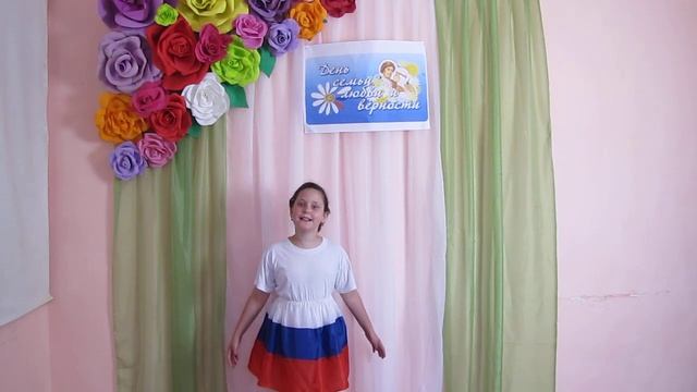 стихотворение В. Гудимова "Россия,Россия,Россия" - читает Сучкова Мария смотреть онлайн