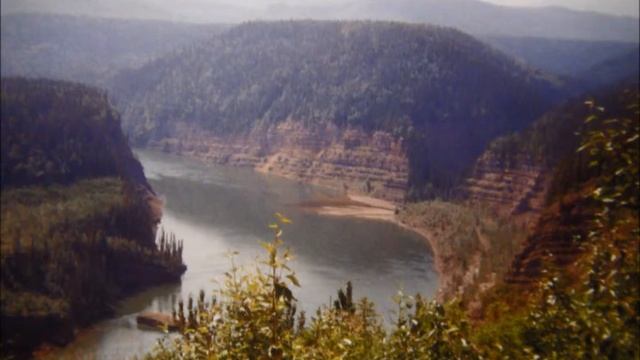 Alexander MacKenzie Bridge and Peace Canyon Dam. смотреть онлайн