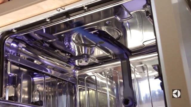 Встраиваемая посудомойка Electrolux ESL 98810 RA смотреть онлайн