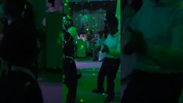 На свадьбе у сестры