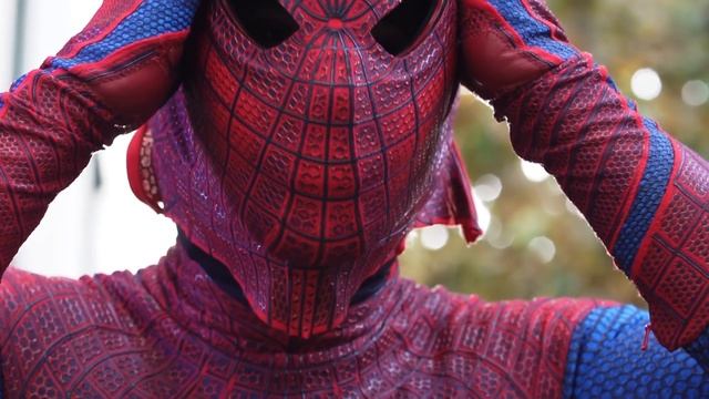 Becoming Spider-Man - The Amazing Spider-Man Costume смотреть онлайн