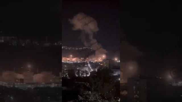 Rossiyaning Krasnodar oʻlkasi, Tuapse shahridagi neftbazada yongʻin sodir boʻldi смотреть онлайн