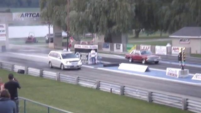 1981 Chevrolet Malibu vs. 2005 Honda Odyssey Race 2 смотреть онлайн