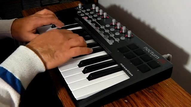 Novation Nocturn 25 SOLO US1 Superteclados.com