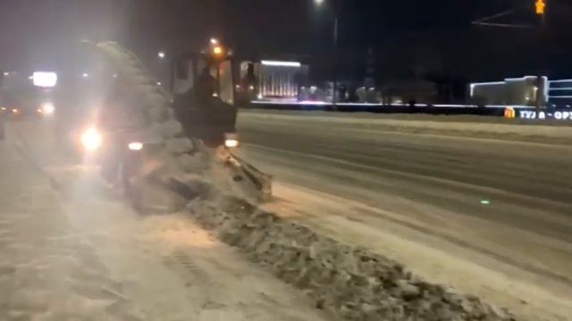 Тулу занесло: коммунальщики продолжают ликвидировать последствия сильного снегопада смотреть онлайн