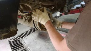 Замена задней ступицы, Nissan Bluebird U14, а так же Almera, Primera, барабанные тормоза.