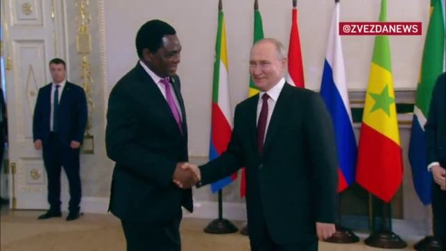 ‼️Переговоры Путина с лидерами африканских стран стартовали И руки жмут, и обнимаются. Просто к све смотреть онлайн