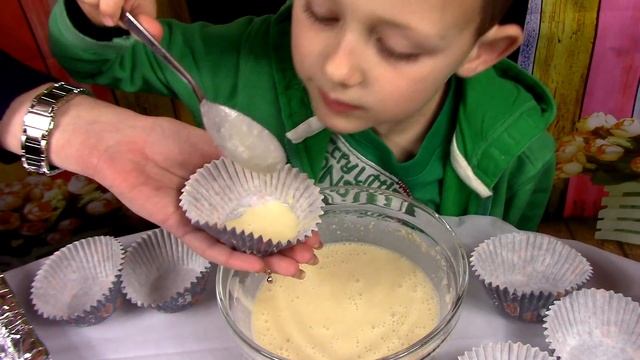 Готовим КЕКСЫ космические дети пробуем еду Thunderbirds cake смотреть онлайн