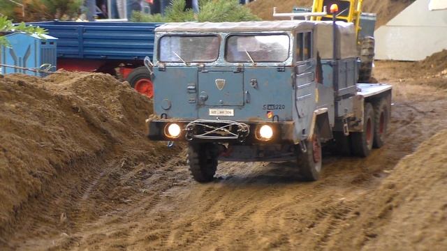 NICE OLD RC CONSTRUCTION SITE WITH FASCINATING POWERFUL MODEL  CONSTRUCTION MACHINES AT WORK