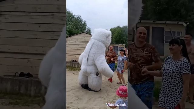 БОЛЬШОЙ БЕЛЫЙ МИШКА .Поздравление сюрприз на юбилее у Антона смотреть онлайн