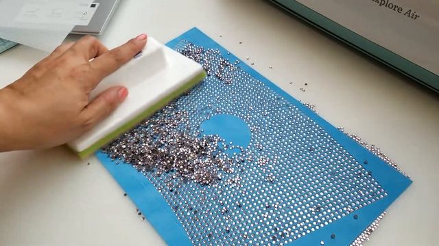 CRICUT MAKES STARBUCKS RHINESTONE CUPS смотреть онлайн