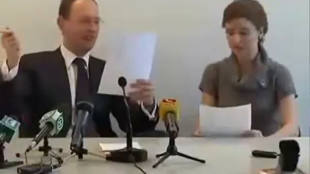 Яценюк поет... смотреть онлайн