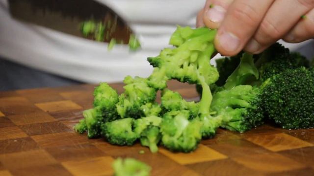 Конкильони фаршированные шампиньонами и брокколи под сырным соусом смотреть онлайн