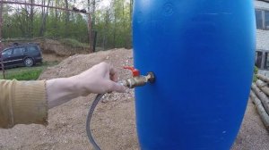 Как установить кран в пластиковую бочку.Душевая на даче.Начало.