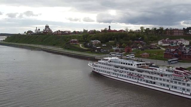 СВИЯЖСК: остров посреди реки. Бывшая крепость, монастыри, купеческие дома, музеи и нынешние дачи. смотреть онлайн